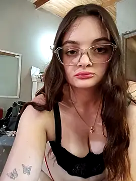 Emmacut online show from November 2025 04:56:02 PM