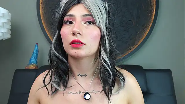 miss sharlotte18 online show from October 2025 06:05:01 PM