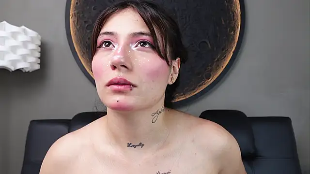 miss sharlotte18 online show from April 2026 06:03:01 PM