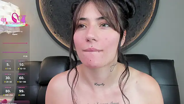 Snapshot of miss_sharlotte18 chatting on February 2025 05:59:01 PM miss sharlotte18 online show from February 2025 05:59:01 PM