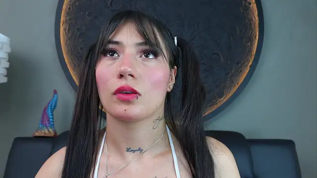 Snapshot of miss_sharlotte18 chatting on December 2025 06:13:02 PM miss sharlotte18 online show from December 2025 06:13:02 PM