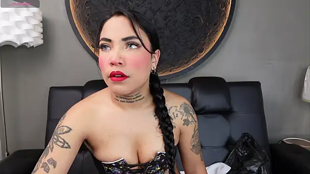 Snapshot of miss_vaiolette chatting on May 2026 11:05:01 AM miss vaiolette online show from May 2026 11:05:01 AM