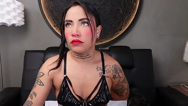 Snapshot of miss_vaiolette chatting on June 2026 11:05:02 AM miss vaiolette online show from June 2026 11:05:02 AM