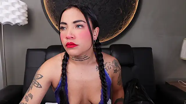 Snapshot of miss_vaiolette chatting on June 2026 11:05:01 AM miss vaiolette online show from June 2026 11:05:01 AM