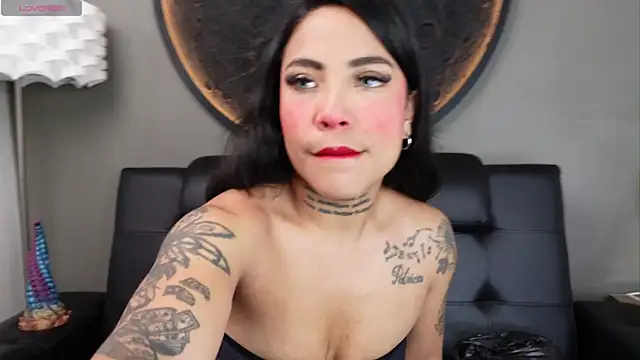 Snapshot of miss_vaiolette chatting on May 2026 11:11:01 AM miss vaiolette online show from May 2026 11:11:01 AM
