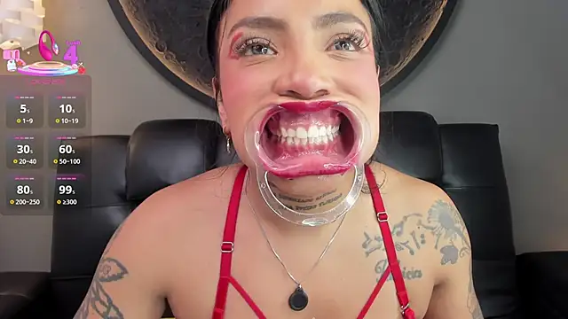 Snapshot of miss_vaiolette chatting on March 2025 08:32:01 PM miss vaiolette online show from March 2025 08:32:01 PM