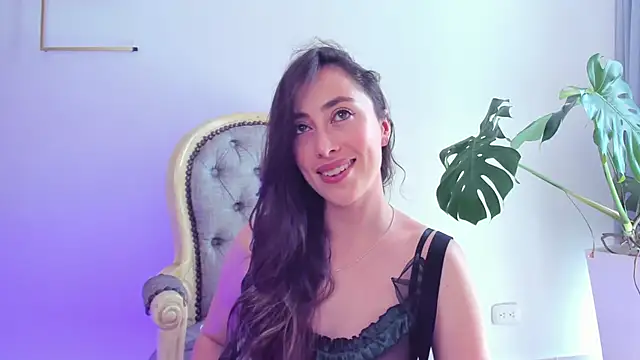 Amatiista online show from October 2025 07:25:02 PM