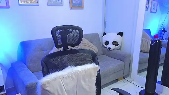 annylouis online show from November 2025 07:29:01 PM