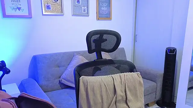 annylouis online show from December 2025 07:19:01 PM