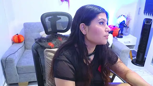 annylouis online show from October 2025 07:35:02 PM