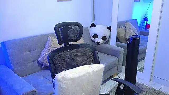 annylouis online show from November 2025 07:46:01 AM