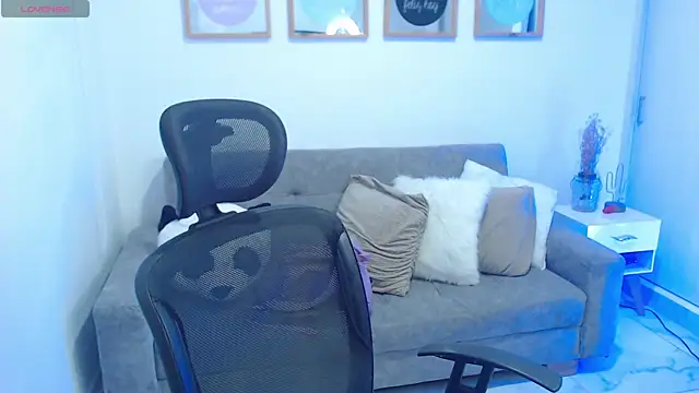 annylouis online show from September 2025 07:19:02 PM