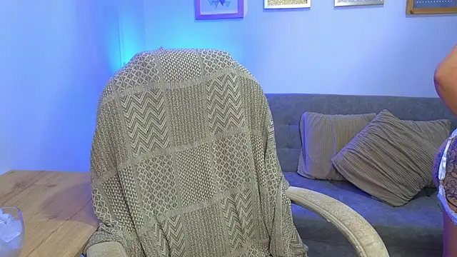 annylouis online show from December 2025 07:15:02 PM