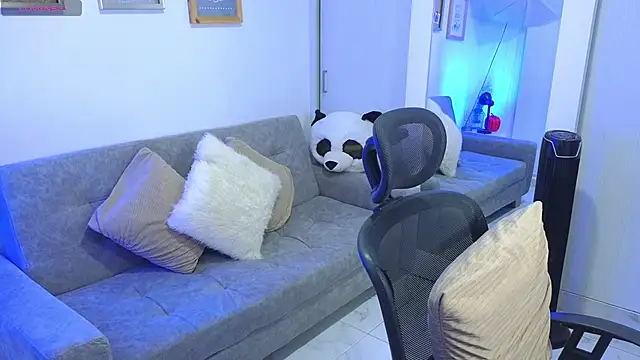 annylouis online show from November 2025 07:18:01 PM