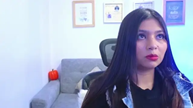 annylouis online show from November 2025 07:08:02 PM