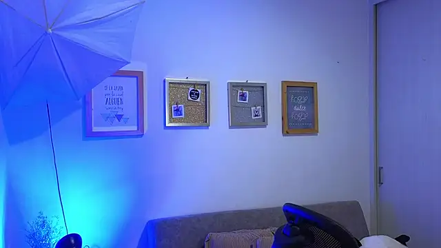 annylouis online show from November 2025 07:24:02 PM