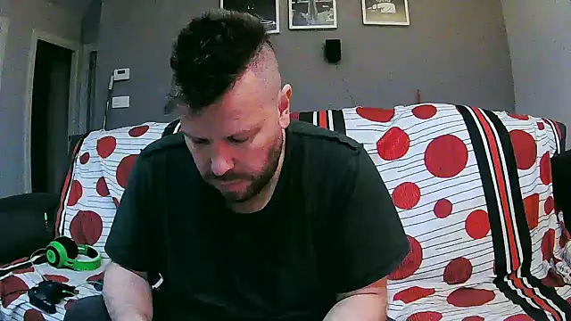 Snapshot of txan9876 chatting on December 2025 05:47:02 PM txan9876 online show from December 2025 05:47:02 PM