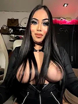 Snapshot of BigDominaMia chatting on November 2025 02:22:02 PM BigDominaMia online show from November 2025 02:22:02 PM