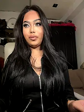 Snapshot of BigDominaMia chatting on October 2025 02:12:02 AM BigDominaMia online show from October 2025 02:12:02 AM