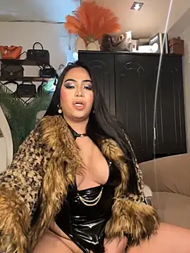 Snapshot of BigDominaMia chatting on November 2025 03:06:02 PM BigDominaMia online show from November 2025 03:06:02 PM