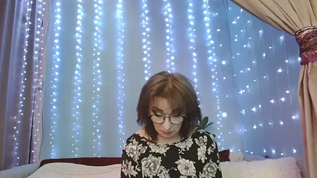 julia renard online show from May 2026 03:34:02 PM