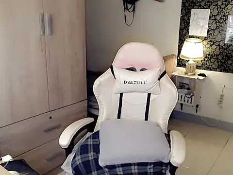 Snapshot of french_cheska chatting on September 2025 02:06:02 PM french cheska online show from September 2025 02:06:02 PM