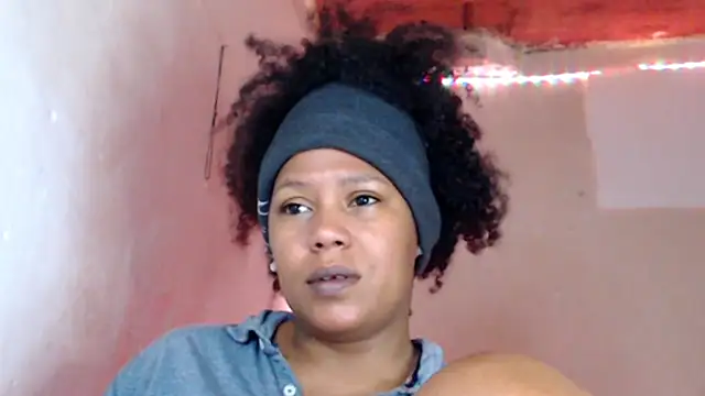 Snapshot of cherry_cleou chatting on May 2026 06:01:02 AM cherry cleou online show from May 2026 06:01:02 AM