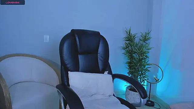 NiaBennet  online show from October 2025 09:25:02 PM