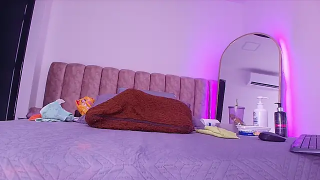  linda milk  online show from April 2026 03:19:01 AM