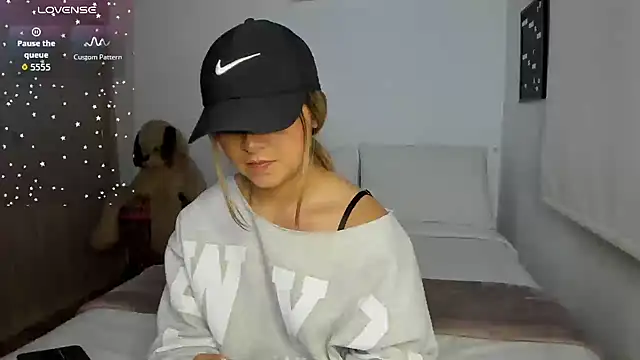 sophi mooreno online show from October 2025 11:36:01 PM