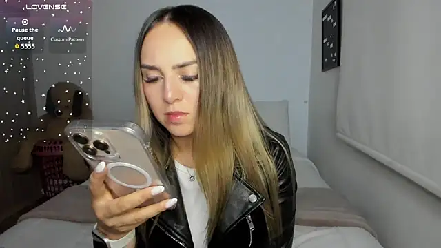 sophi mooreno online show from April 2026 01:29:02 AM