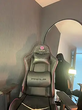 Snapshot of Lucas_eevans chatting on February 2026 03:39:01 PM Lucas eevans online show from February 2026 03:39:01 PM