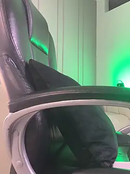 Frank Farrell online show from November 2025 03:00:02 AM