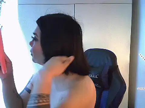 StrawberryWine07 online show from February 2025 06:54:01 AM