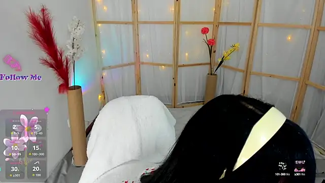 Snapshot of Silvanna-Moree chatting on October 2025 04:51:02 PM Silvanna-Moree online show from October 2025 04:51:02 PM