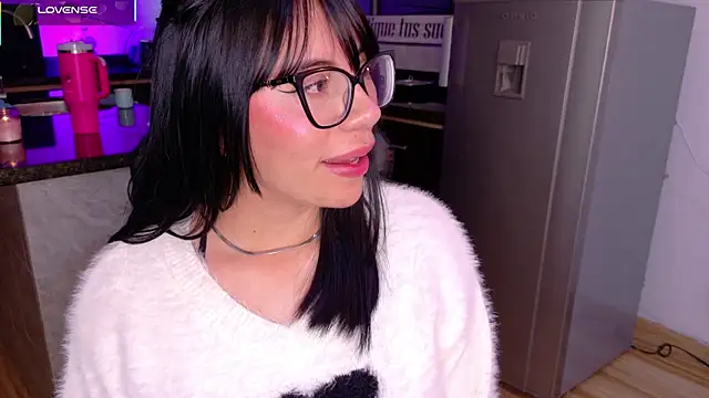 Snapshot of Silvanna-Moree chatting on July 2026 07:42:02 AM Silvanna-Moree online show from July 2026 07:42:02 AM