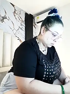 Snapshot of mollieblue69 chatting on September 2025 12:33:01 PM mollieblue69 online show from September 2025 12:33:01 PM