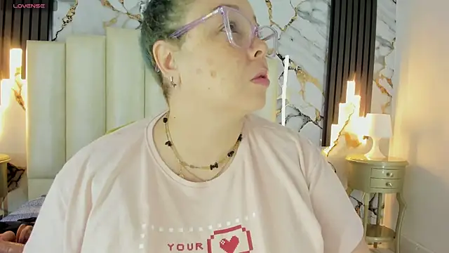 Snapshot of mollieblue69 chatting on September 2025 12:44:02 PM mollieblue69 online show from September 2025 12:44:02 PM