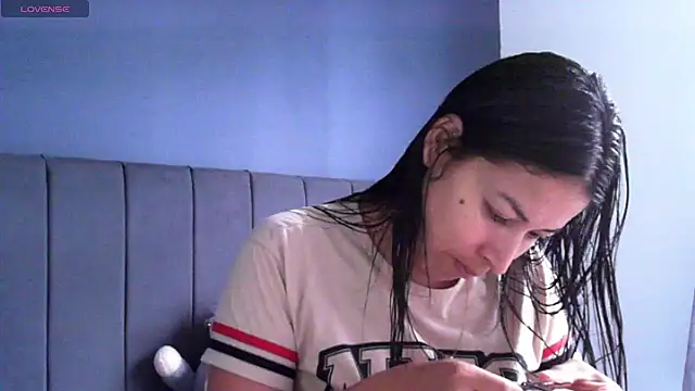 Sweet-Angie online show from May 2026 04:04:02 PM
