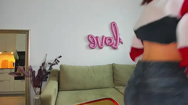 Kossie  online show from February 2025 01:14:01 PM