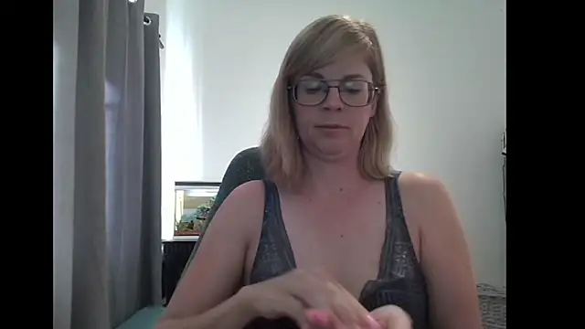 Snapshot of SavannaGirly chatting on March 2025 08:02:02 AM SavannaGirly online show from March 2025 08:02:02 AM