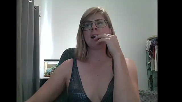 Snapshot of SavannaGirly chatting on March 2025 11:06:02 AM SavannaGirly online show from March 2025 11:06:02 AM