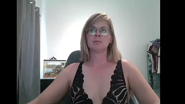 Snapshot of SavannaGirly chatting on February 2025 12:05:02 PM SavannaGirly online show from February 2025 12:05:02 PM