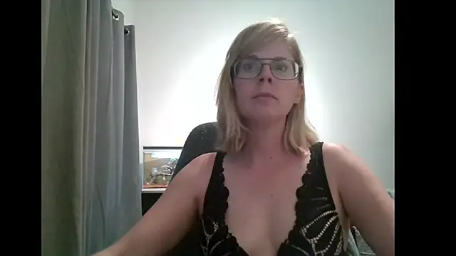 Snapshot of SavannaGirly chatting on February 2025 05:44:02 PM SavannaGirly online show from February 2025 05:44:02 PM