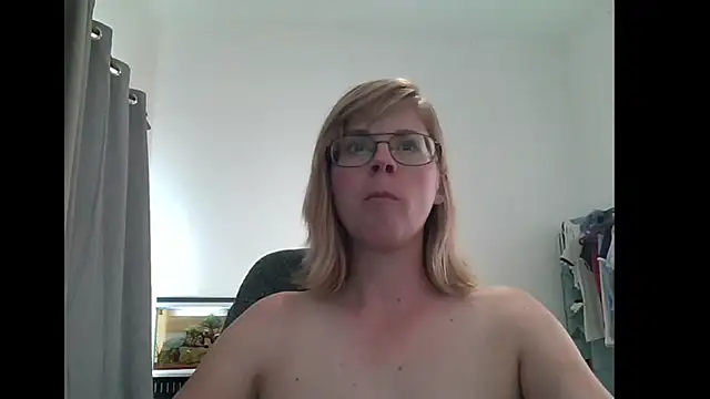 Snapshot of SavannaGirly chatting on March 2025 11:58:02 AM SavannaGirly online show from March 2025 11:58:02 AM