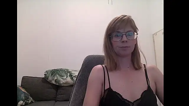 Snapshot of SavannaGirly chatting on October 2025 07:10:01 AM SavannaGirly online show from October 2025 07:10:01 AM