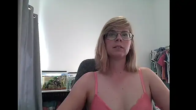 Snapshot of SavannaGirly chatting on March 2025 09:23:02 AM SavannaGirly online show from March 2025 09:23:02 AM