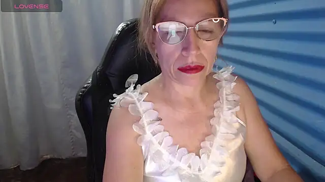 Chayla Ruiz online show from April 2026 11:23:02 AM