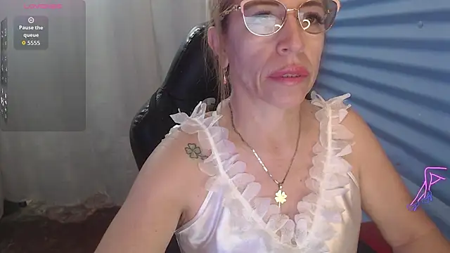 Chayla Ruiz online show from June 2026 11:21:02 AM