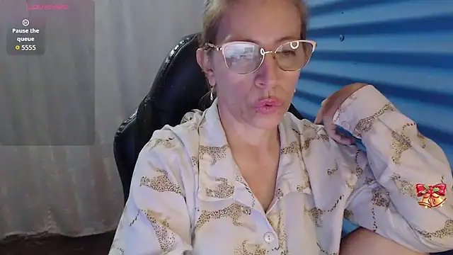 Chayla Ruiz online show from April 2026 11:43:02 PM